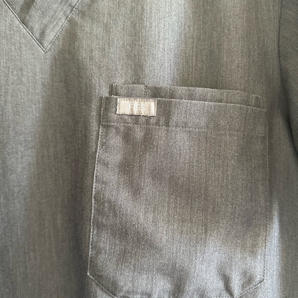 Figs Technical Collection Gray V-Neck Pocket Tee Scrub Top Size Medium EUC - Picture 4 of 5